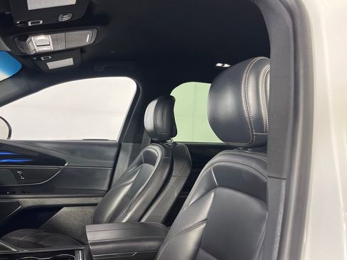 Used 2024 Lincoln Nautilus Premier w/ Jet Appearance Package image 21