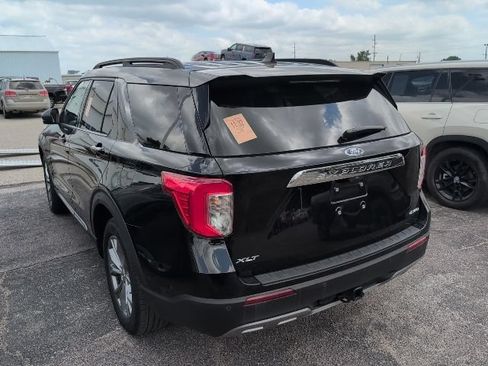 Used 2021 Ford Explorer XLT w/ Equipment Group 202A AWD/4WD image 2