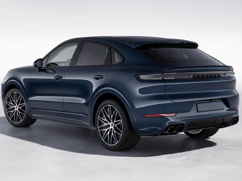 New 2026 Porsche Cayenne GTS image 3