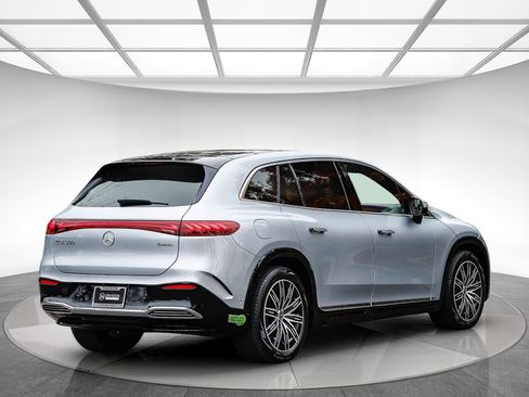 Used 2023 Mercedes-Benz EQS 580 4MATIC SUV image 4