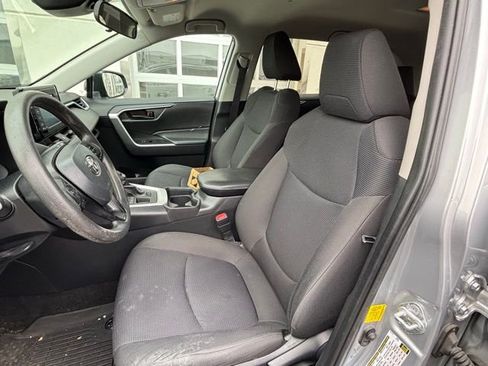 Used 2019 Toyota RAV4 LE image 7