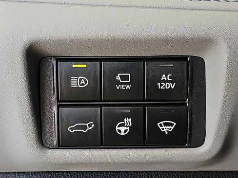 Used 2021 Toyota Highlander Limited image 32