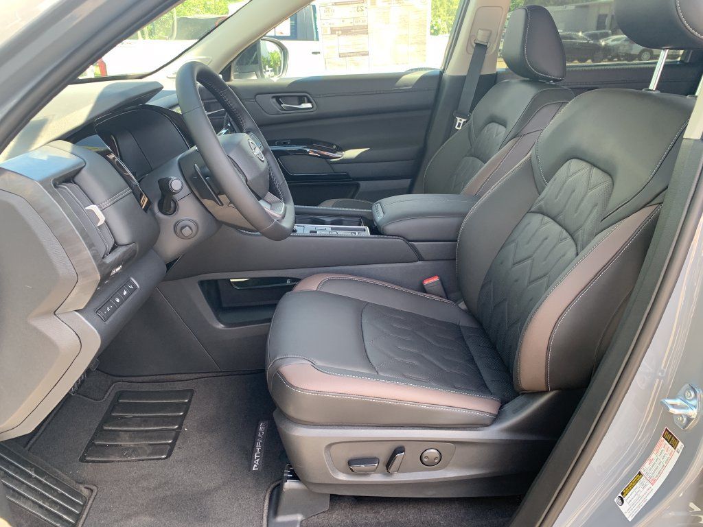New 2026 Nissan Pathfinder Platinum FWD image 12