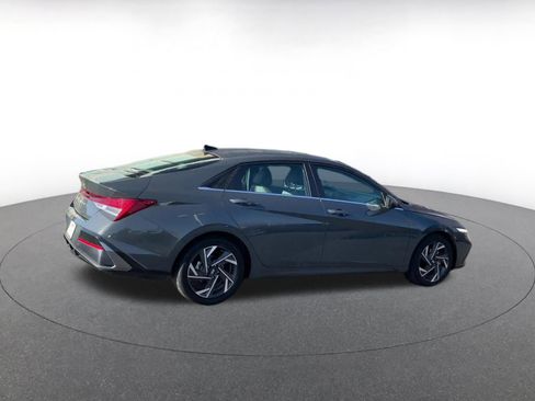 Used 2025 Hyundai Elantra SEL image 15
