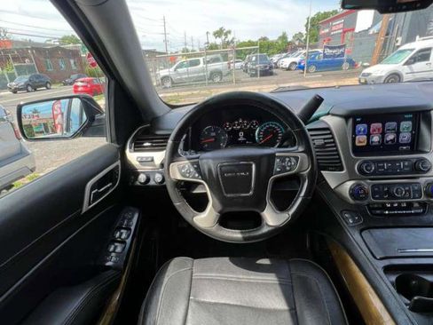 Used 2017 GMC Yukon Denali AWD/4WD image 19