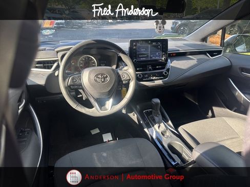 Used 2022 Toyota Corolla SE FWD image 2