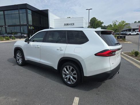 Used 2024 Toyota Grand Highlander AWD image 5