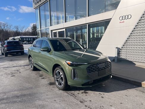 Used 2025 Audi Q5 Premium Plus w/ Premium Plus image 5