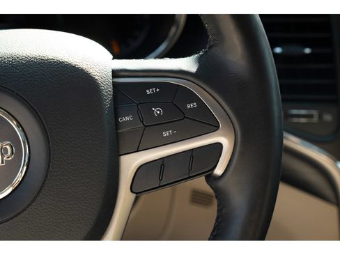 Used 2021 Jeep Grand Cherokee Laredo w/ Security & Convenience Group AWD/4WD image 21