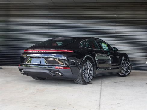 New 2025 Porsche Panamera 4 image 7