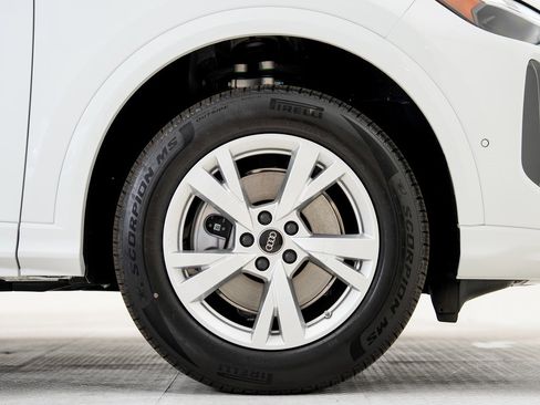 New 2025 Audi Q5 Premium image 25