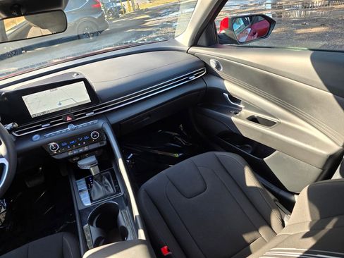 Used 2024 Hyundai Elantra Blue image 35