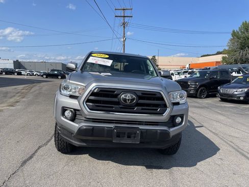 Used 2019 Toyota Tacoma SR5 AWD/4WD image 5