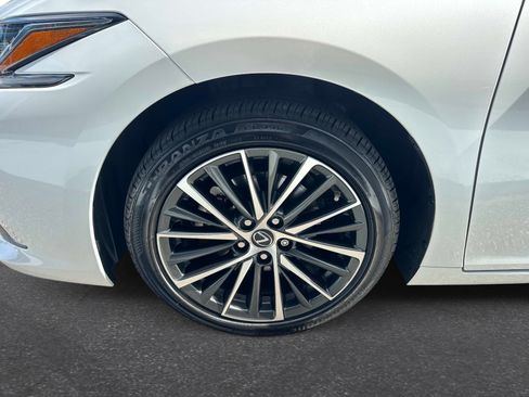 Used 2025 Lexus ES 350 w/ Premium Package FWD image 10
