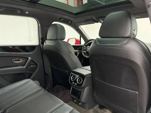 Used 2019 Bentley Bentayga AWD/4WD image 14