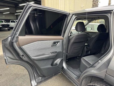 Used 2021 Nissan Rogue S image 20