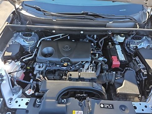 Used 2021 Toyota RAV4 LE image 28