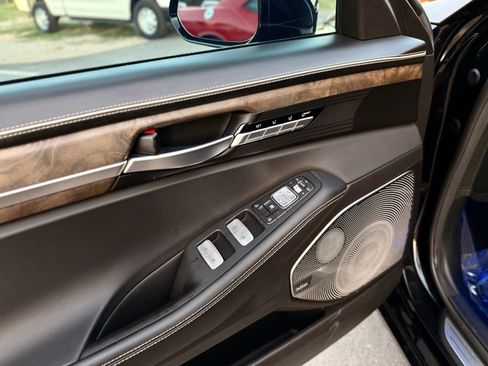 Used 2020 Genesis G90 3.3T Premium RWD image 22
