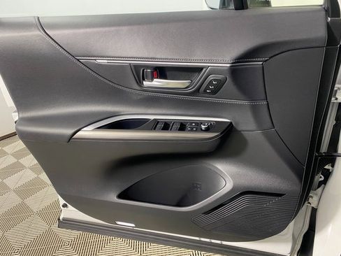 Certified 2023 Toyota Venza XLE image 20