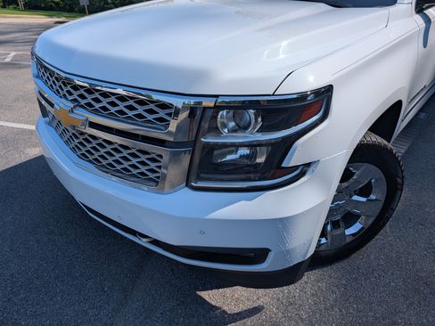 Used 2018 Chevrolet Suburban LT w/ LT Signature Package RWD image 13
