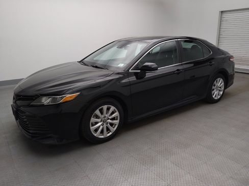 Used 2018 Toyota Camry LE w/ Convenience Package image 2