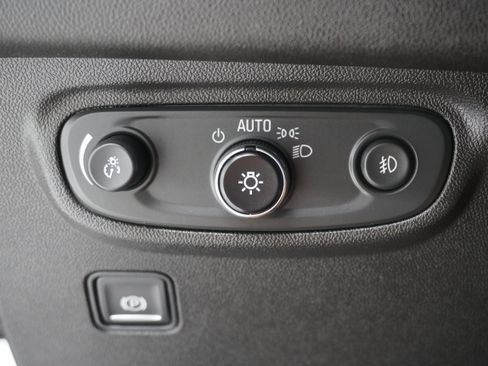 Used 2022 GMC Terrain SLT w/ LPO, 'HIT The Road' Package image 22