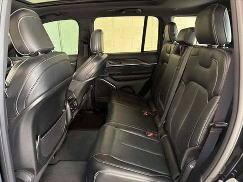 Used 2023 Jeep Grand Cherokee Overland AWD/4WD image 25