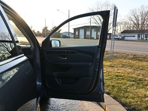 Used 2025 Honda Pilot Touring image 18