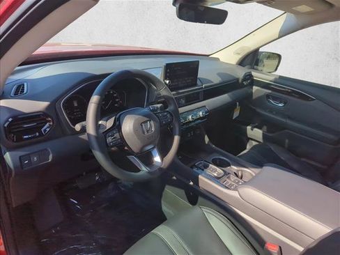New 2025 Honda Pilot Touring image 3