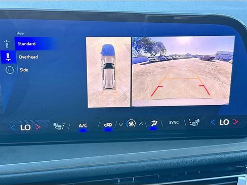 Used 2024 Chevrolet Traverse LT image 13