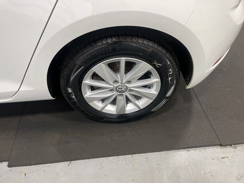 Used 2019 Volkswagen Golf S FWD image 28