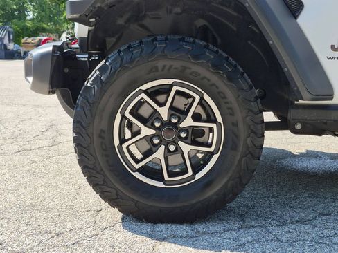 Used 2024 Jeep Wrangler Unlimited Rubicon w/ Technology Group AWD/4WD image 30
