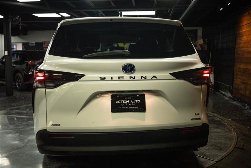 Used 2024 Toyota Sienna LE AWD/4WD image 6