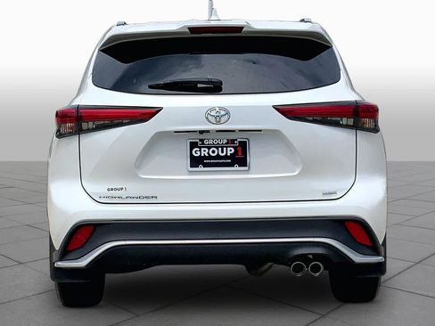 Used 2023 Toyota Highlander XSE FWD image 5