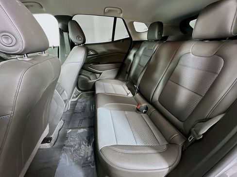 Used 2025 Chevrolet Trax LT w/ Driver Confidence Package image 9