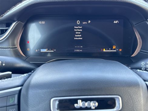 Used 2022 Jeep Grand Cherokee Limited image 12