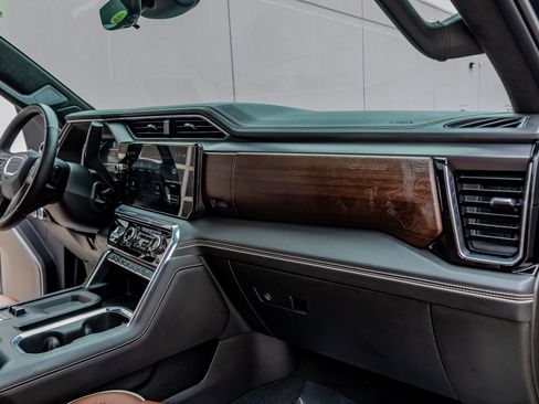 Used 2025 GMC Sierra 2500 Denali Ultimate image 18