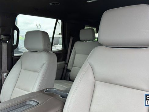 Used 2023 Chevrolet Tahoe Z71 w/ Luxury Package AWD/4WD image 3