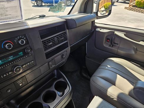 Used 2015 Chevrolet Express 2500 RWD image 15