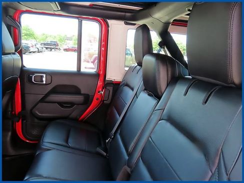 Used 2023 Jeep Wrangler Unlimited Sahara AWD/4WD image 10