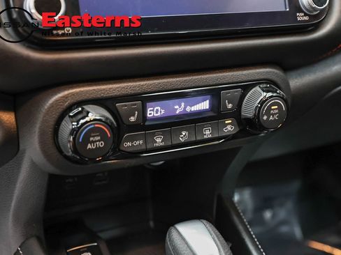Used 2023 Nissan Kicks SR w/ SR Premium Package FWD image 18