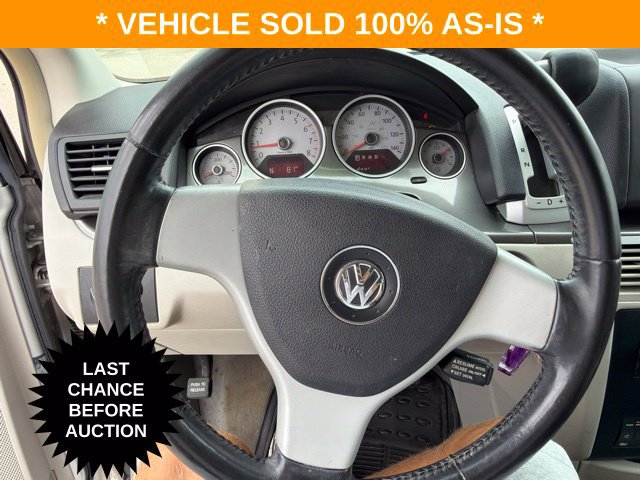 Used 2010 Volkswagen Routan SE FWD image 20
