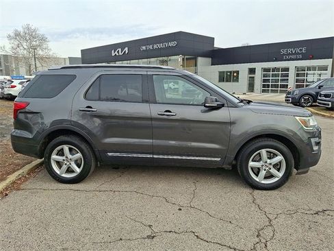 Used 2017 Ford Explorer XLT w/ Equipment Group 201A image 7