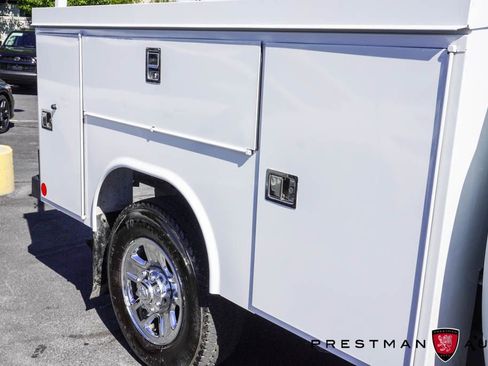 Used 2024 RAM 2500 Tradesman w/ Chrome Appearance Group AWD/4WD image 5