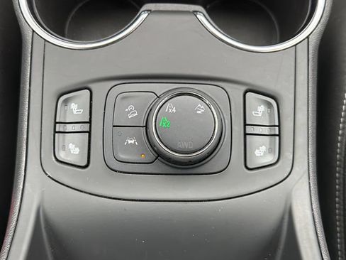 Used 2024 GMC Terrain SLT AWD/4WD image 35