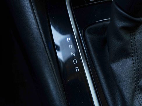 Used 2022 Toyota Corolla LE FWD image 28