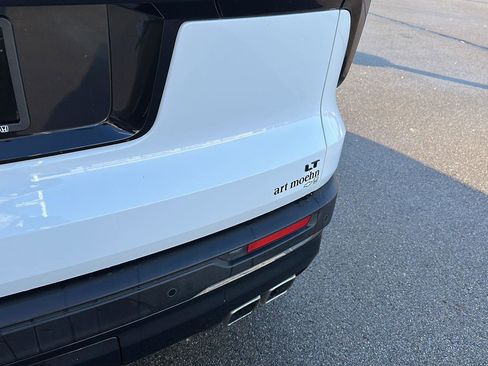 Used 2024 Chevrolet Traverse LT w/ Enhanced Driving Package image 8