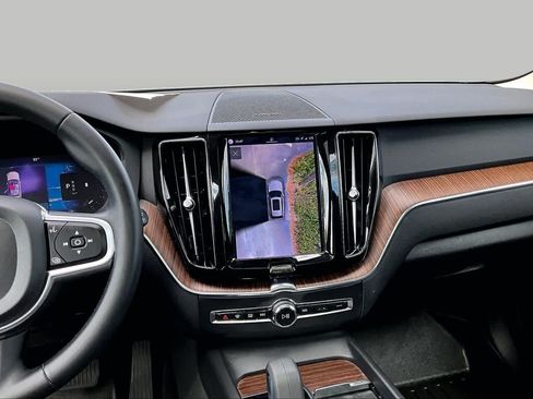 Used 2022 Volvo XC60 B5 Momentum w/ Advanced Package FWD image 7