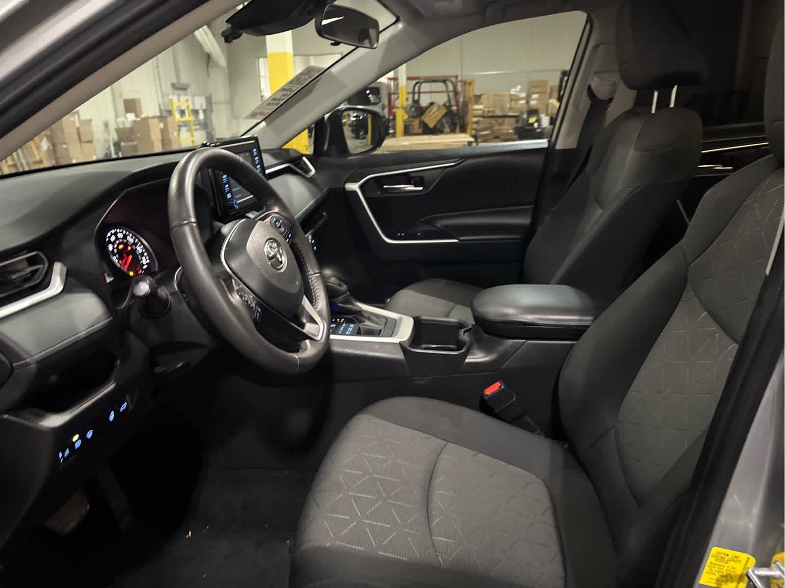 Used 2022 Toyota RAV4 XLE w/ Convenience Package AWD/4WD image 9