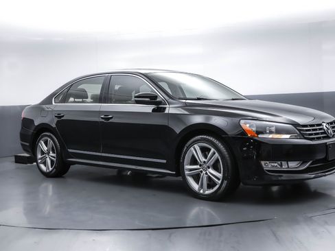 Used 2013 Volkswagen Passat TDI SEL Premium FWD image 21